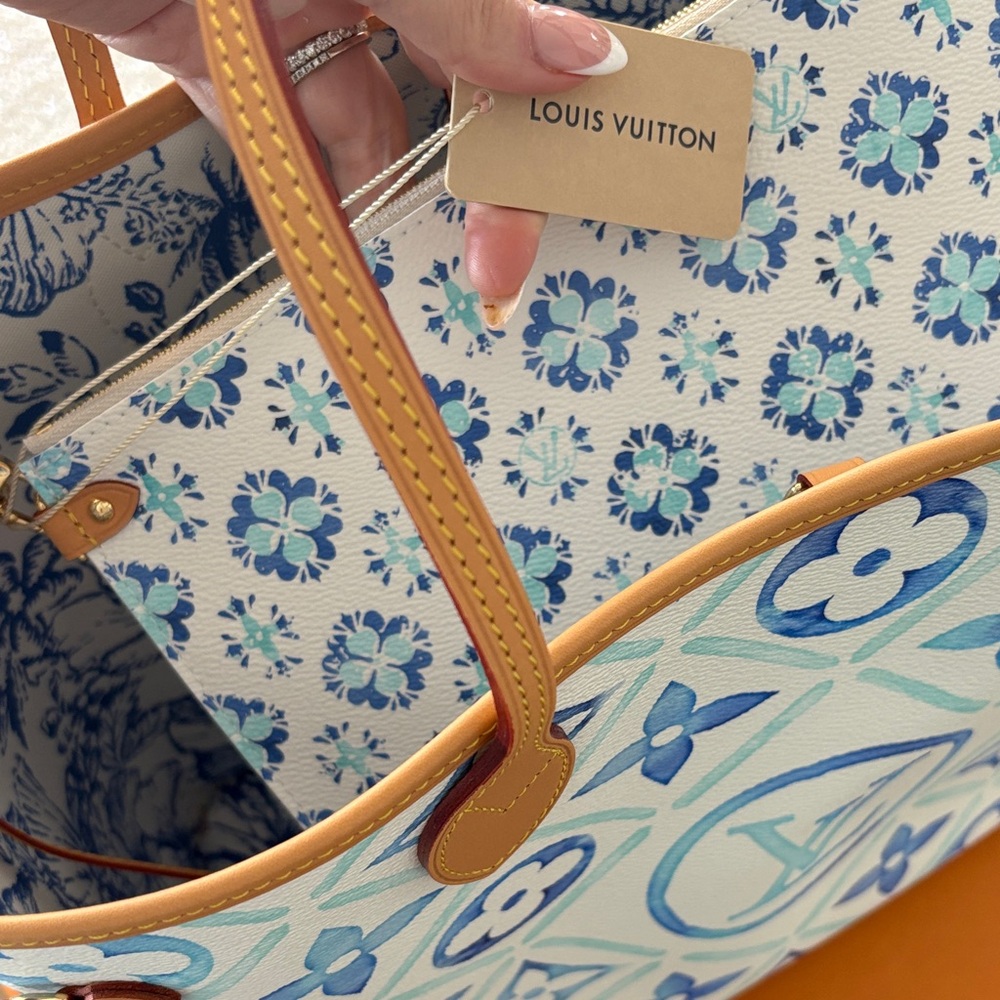 Louis Vuitton Blue & White Monogram Lagoon Canvas Tote - Picture 4 of 8